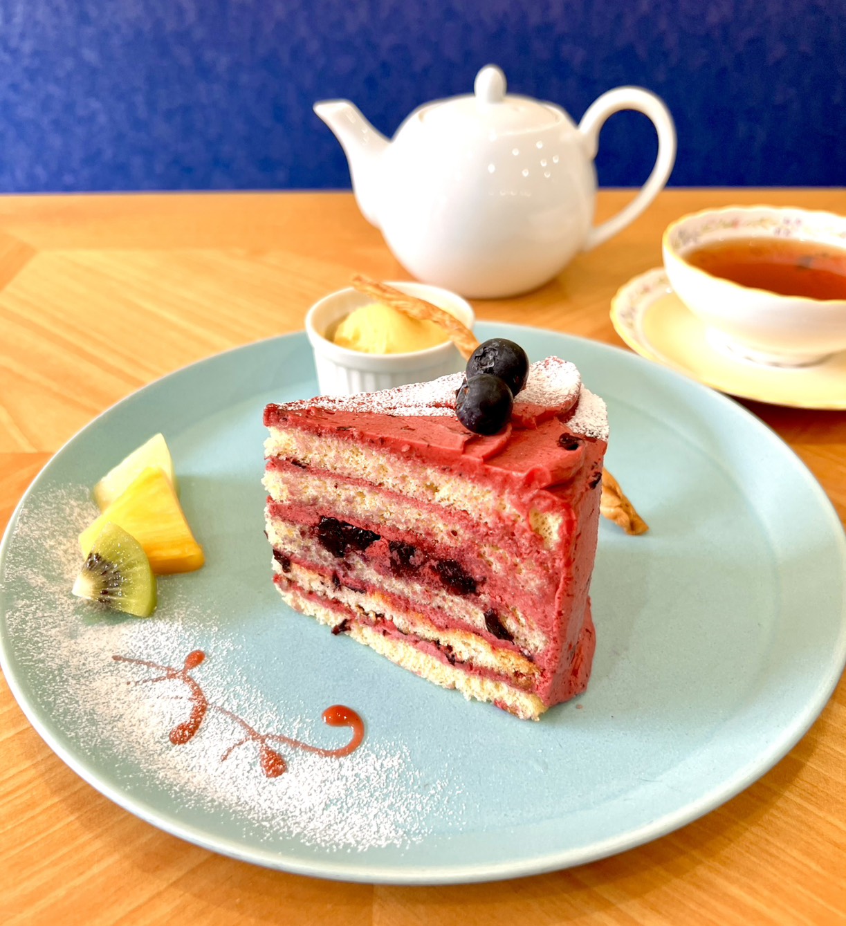 カシスとブルーベリーのバタークリームケーキ