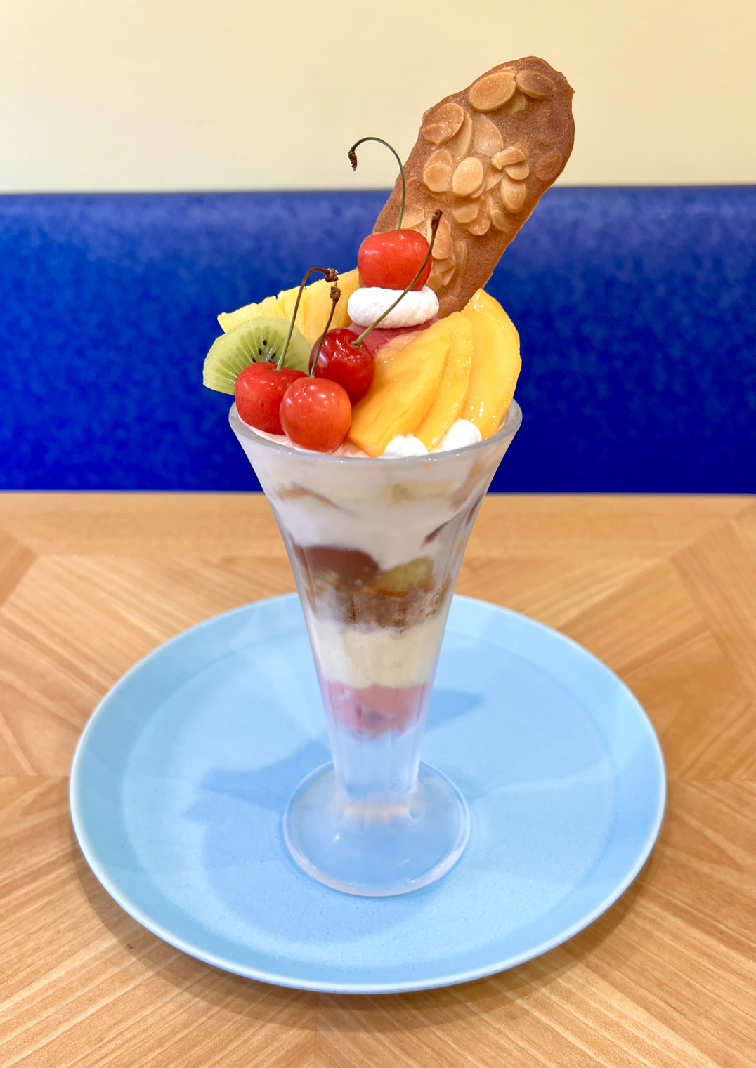 さくらんぼのパフェ